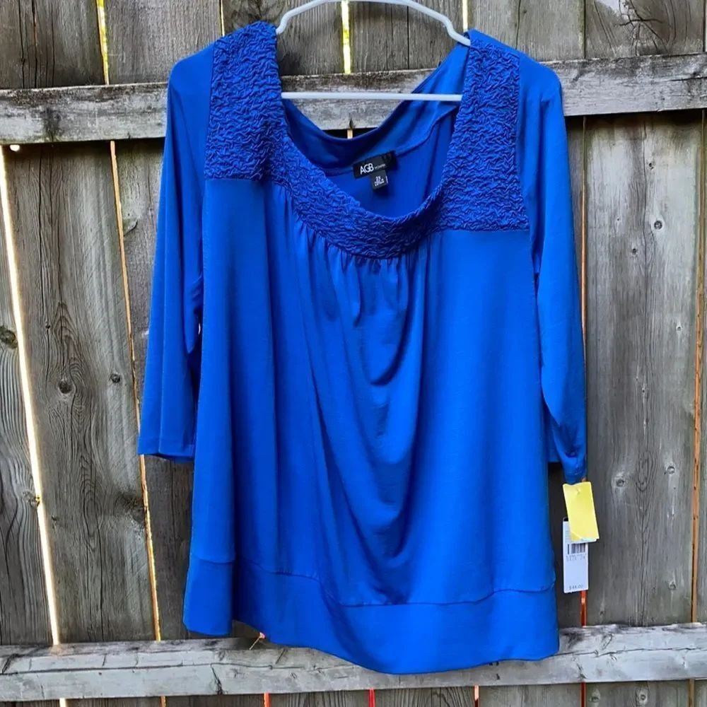 AGB Woman Blue top sz. 2X NWT